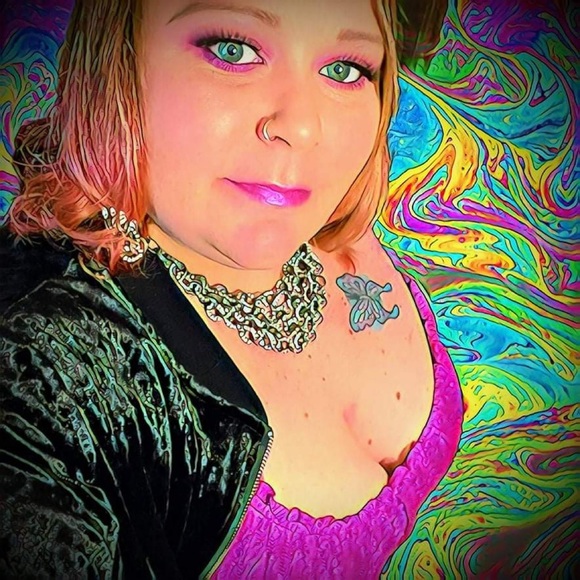 Meet your Posher, Becci - Picture 3 of 3